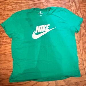 Nike Classic Green Tee size L NWOT